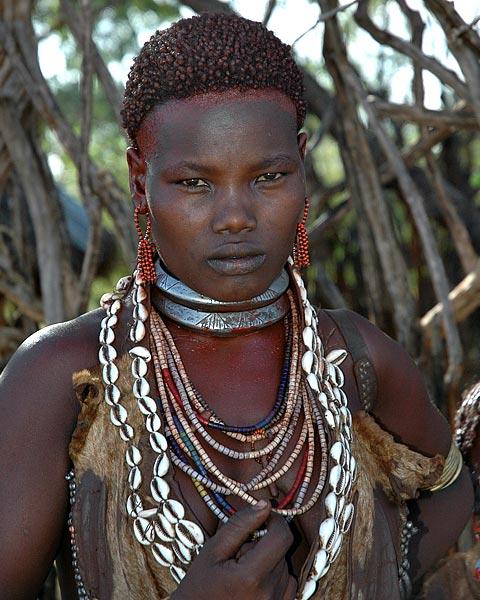 Hammer woman in Turmi