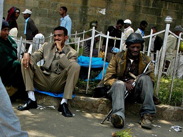 I found amusing contrast in this scene - one guy in a suit, another one obviously homeless - both looking miserable.