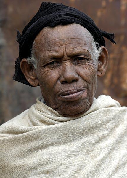 Old woman in Gonder