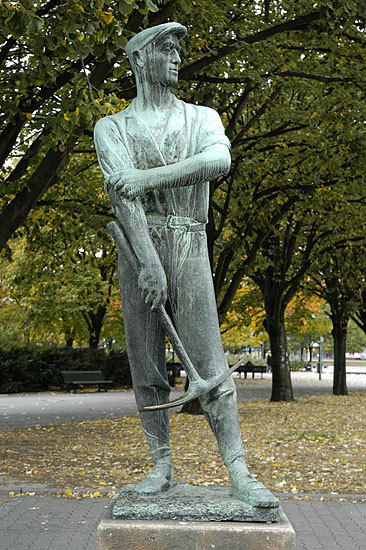 Whatever you might say bad about communism, I really liked statues in East Germany commemorating the common people.