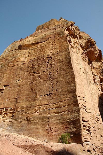 Cliff - Are those footholds?